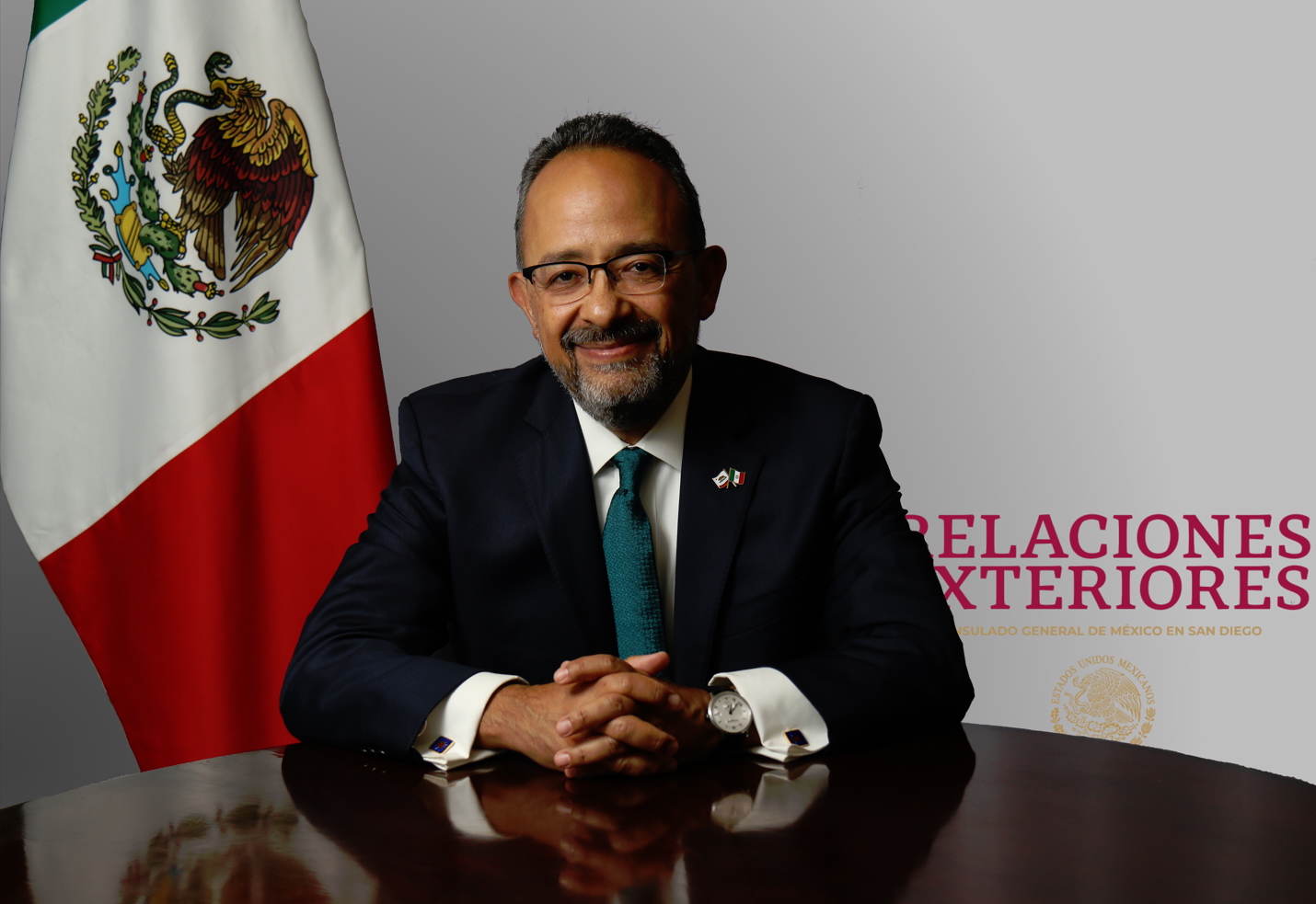 Retrato oficial de Carlos González Gutiérrez, Cónsul General de México en Los Ángeles